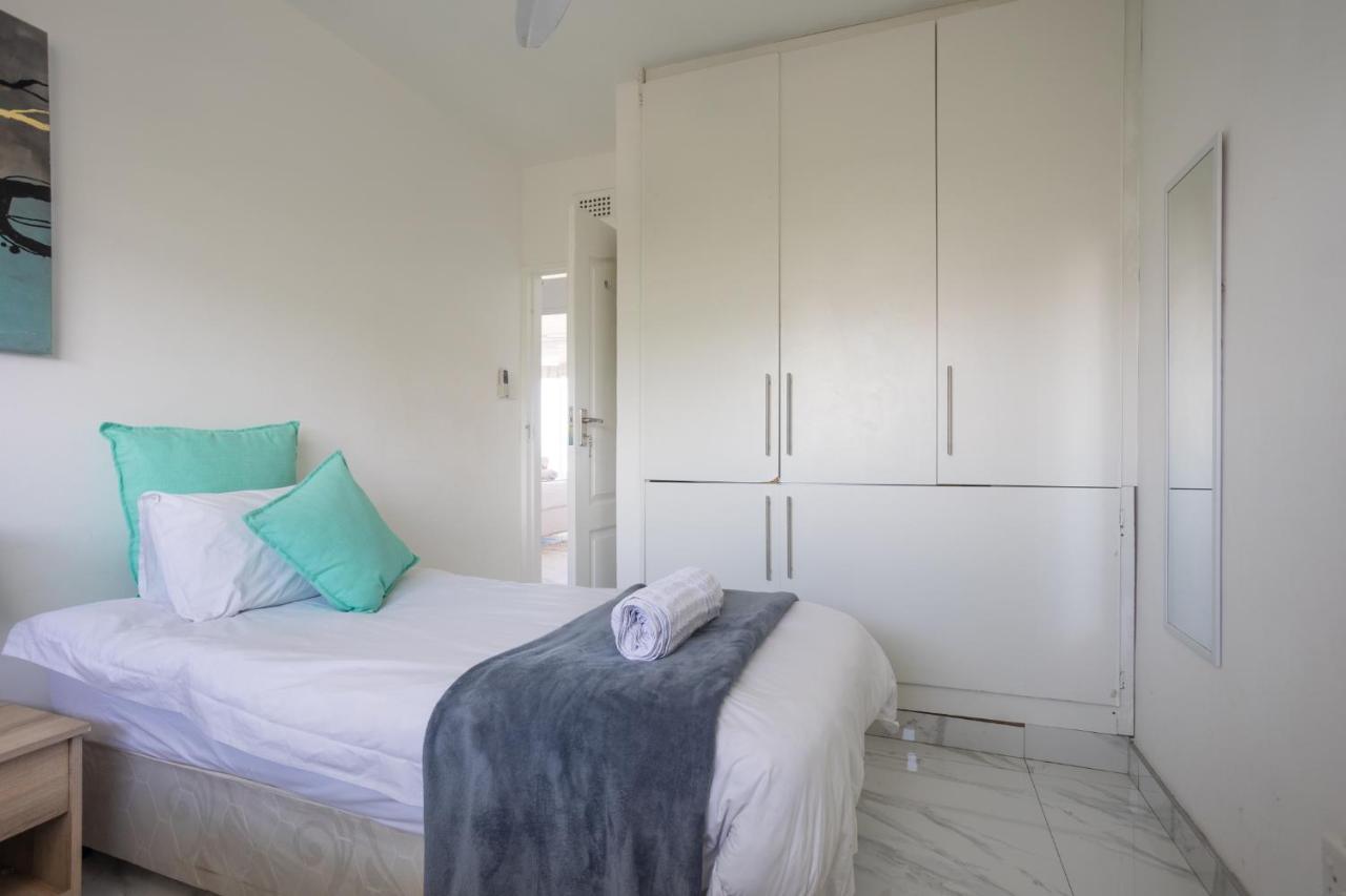 24 Sea Lodge - Sea Viewing Apartment Durban Bagian luar foto
