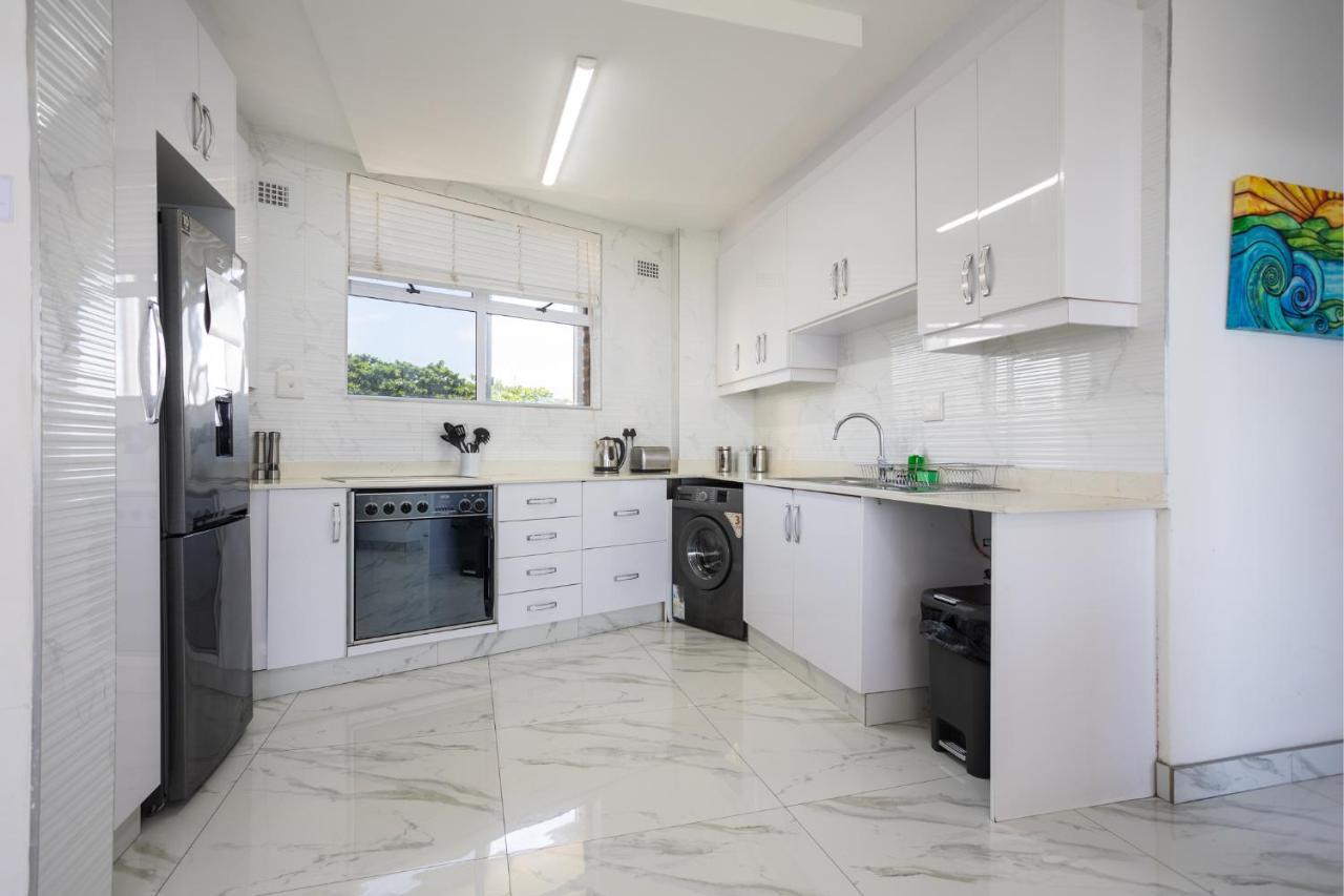 24 Sea Lodge - Sea Viewing Apartment Durban Bagian luar foto