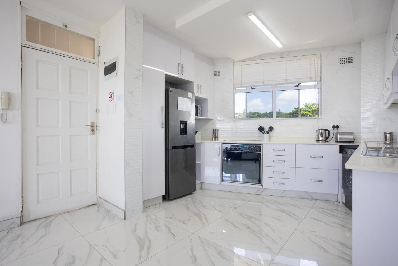 24 Sea Lodge - Sea Viewing Apartment Durban Bagian luar foto
